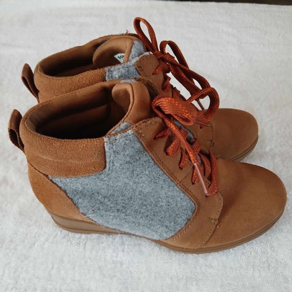Women's Sorel Evie II Wedge Ankle Booties - Picture 2 of 10
